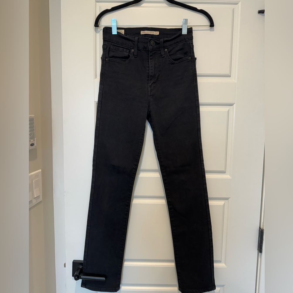 Levi’s High Rise Straight - EUC